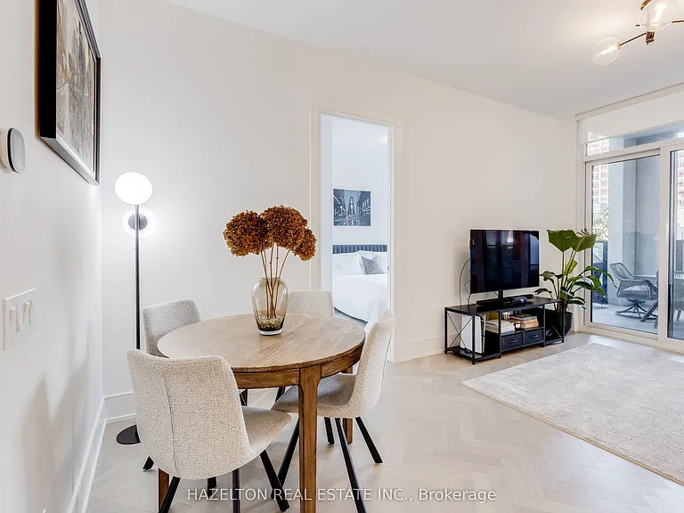 455 Wellington St W #301 — Photo 13