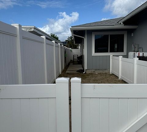 Private entrance to front door of unit