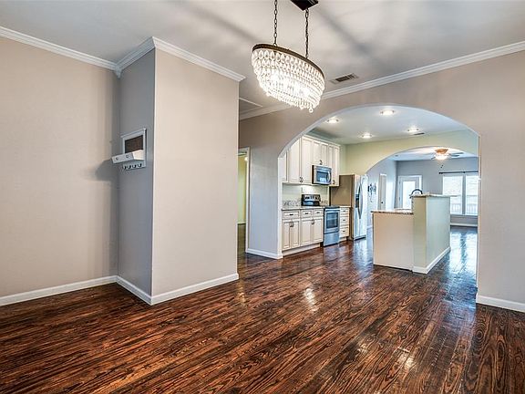 3rd image of 303 W Henry St