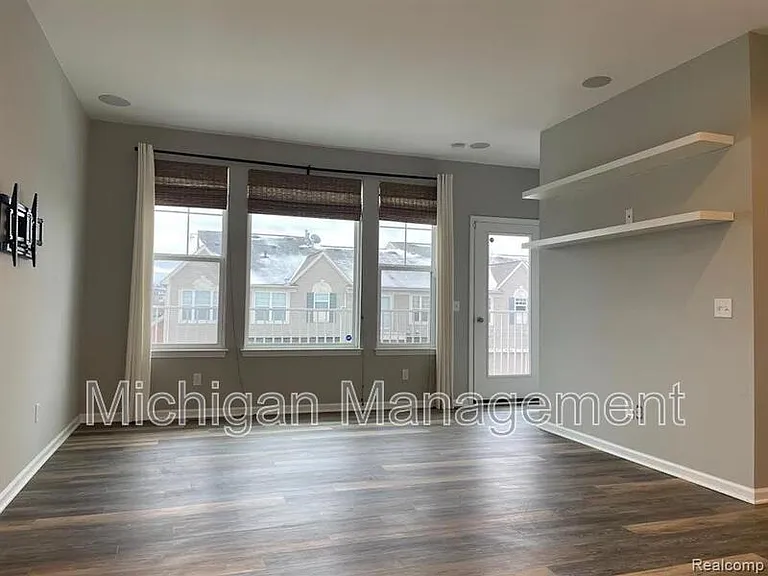 411 Wright St — Photo 8