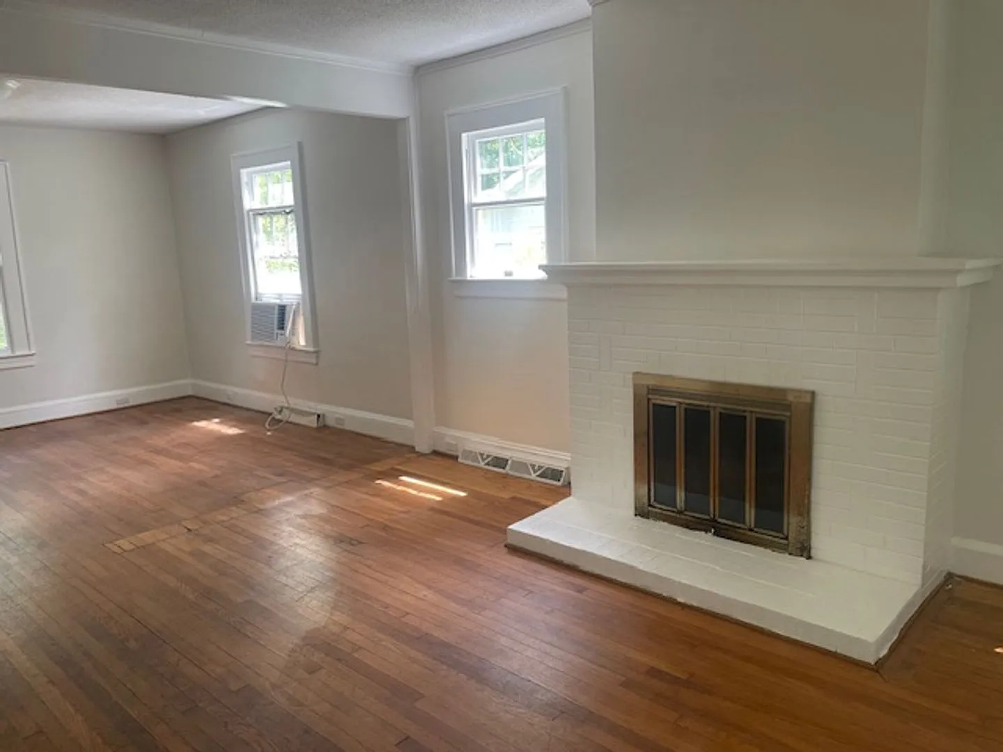 725 Gales Ave — Photo 3