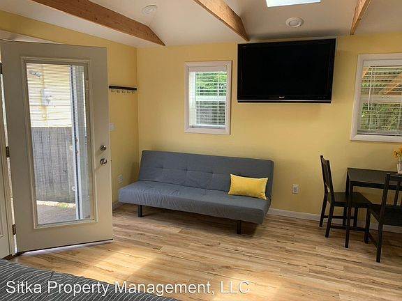 4th image of 341 SE 50th Ave #B