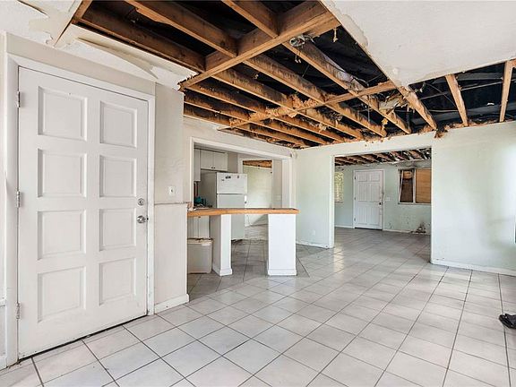 3rd image of 4246 COURIER LANE W