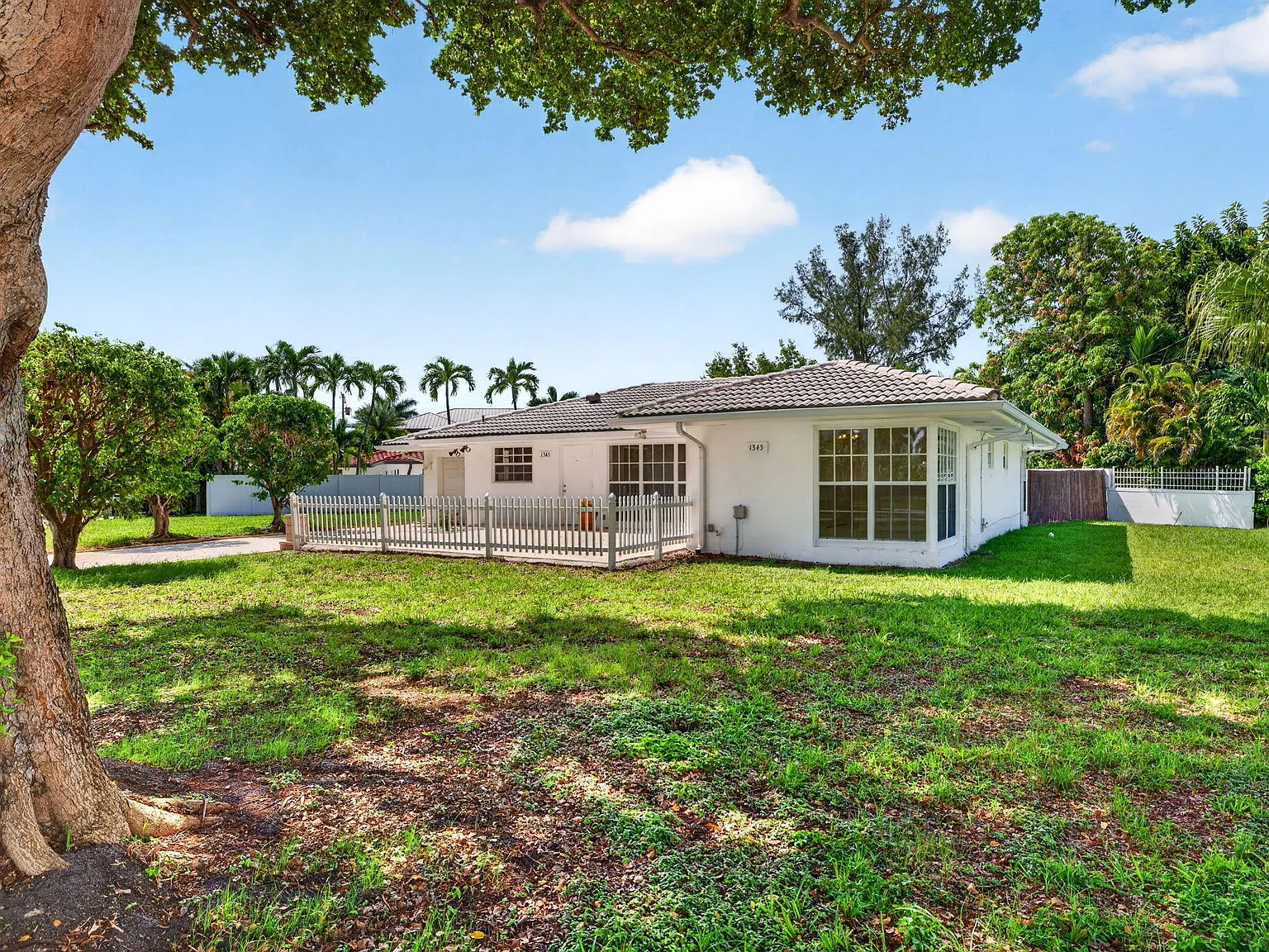 2 bed, 2.0 bath, 1747 sqft, $4,500 — Photo 3