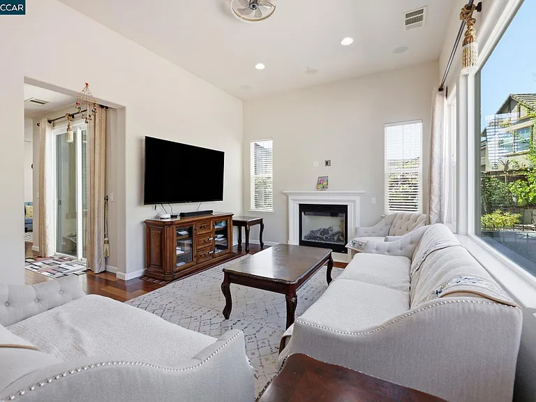 165 Paddington Ct — Photo 4