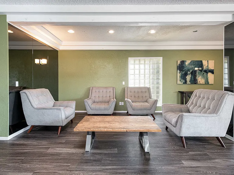 Wentworth Apartments — Photo 23