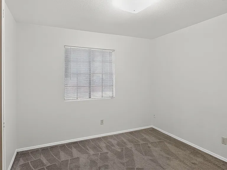 6255 E Ivy St — Photo 4