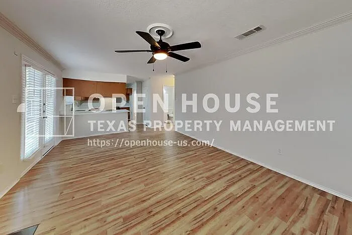3 bed, 2.5 bath, 2296 sqft, $2,500 — Photo 3