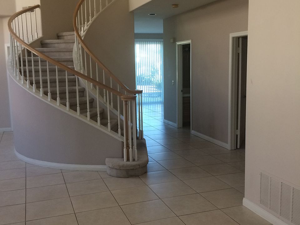 Spacious open concept. High ceiling. On 18 th hole golf cour