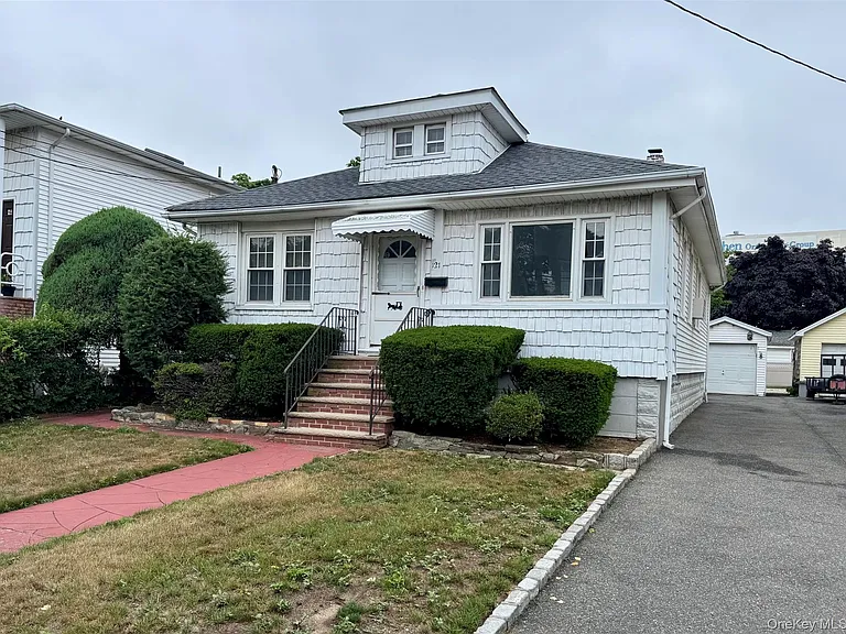 121 Lyon Pl — Photo 1