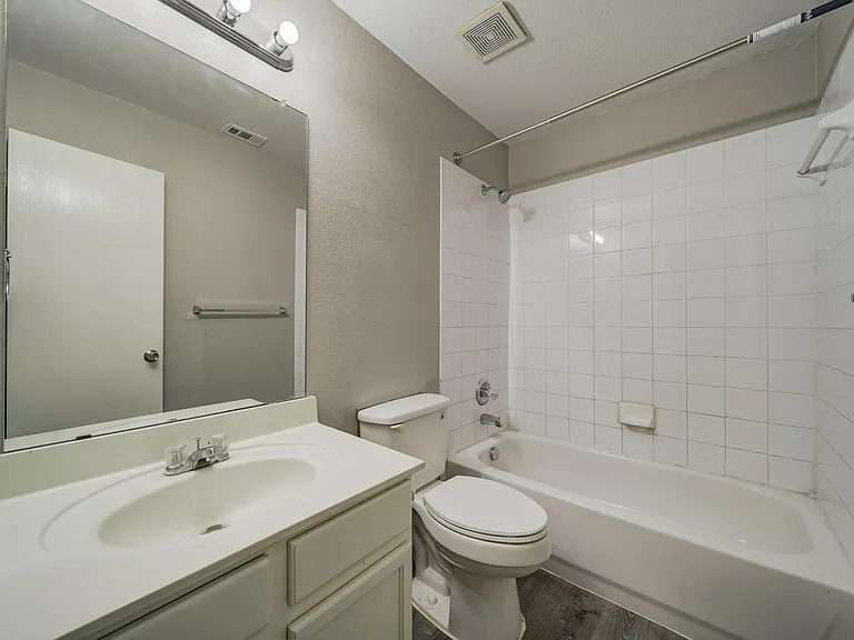 812 Sussex Dr — Photo 14