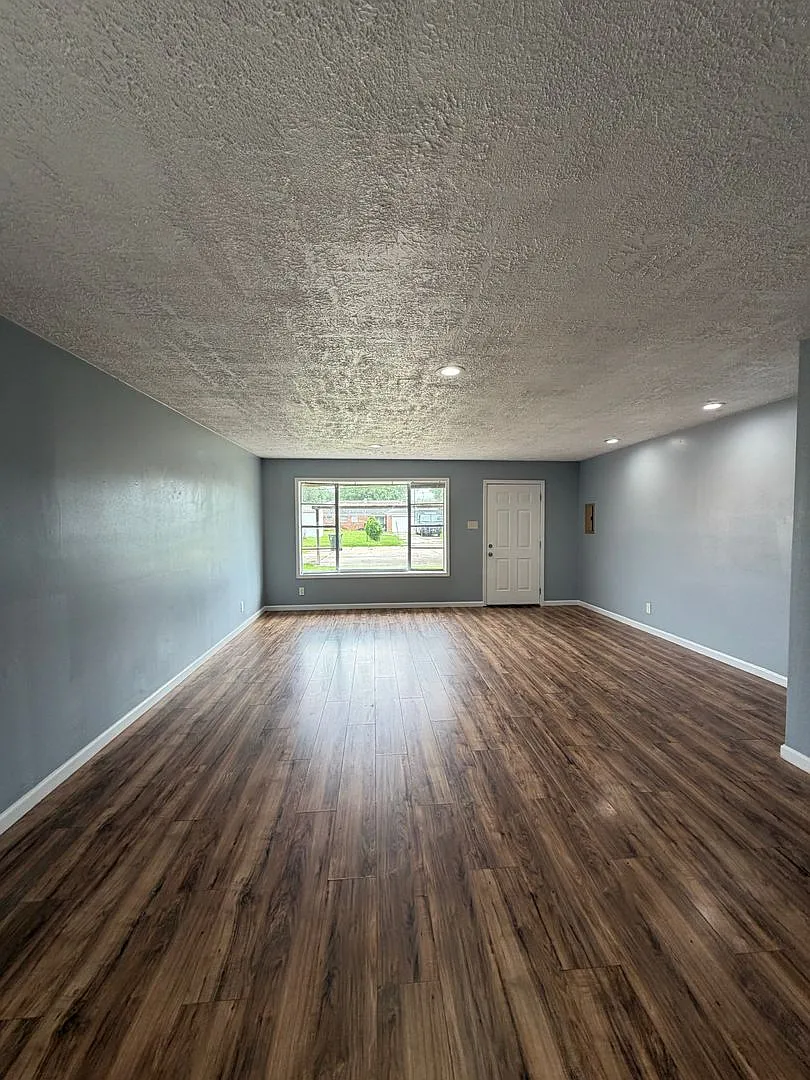 Building Photo - 2513 Oak Park Blvd