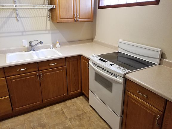 L Shaped Kitchen with smooth top Range