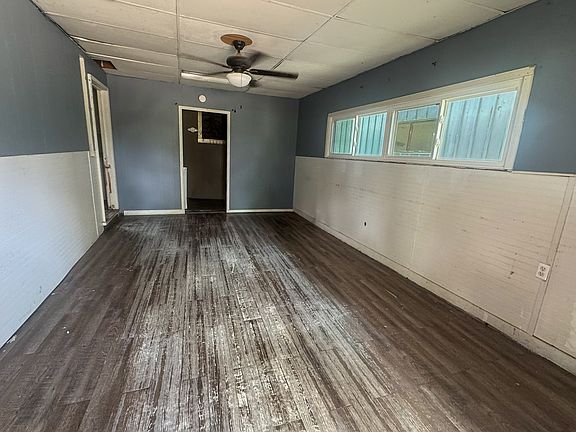 3rd image of 800 Shady Acres Ln
