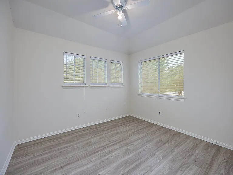 6609 Amesbury Ln — Photo 14