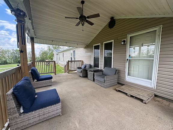 3rd image of 1000 Locust Rd