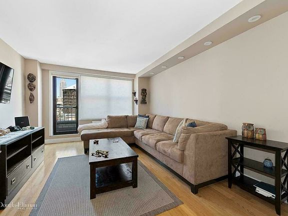 5th image of 7 E 14th St APT 19U