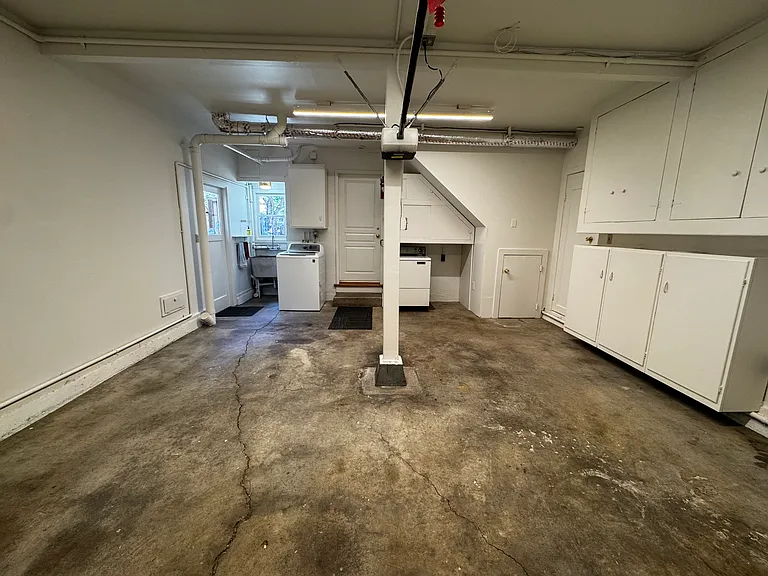 221 Colorado Ave — Photo 37