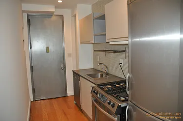 Rented by aptsandlofts.com