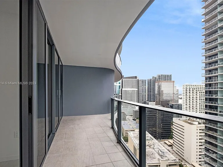 Brickell Plz — Photo 2