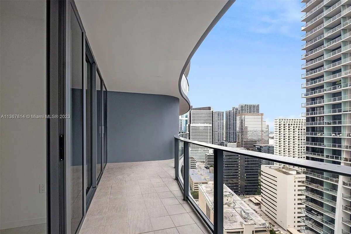 Building Photo - Brickell Plz