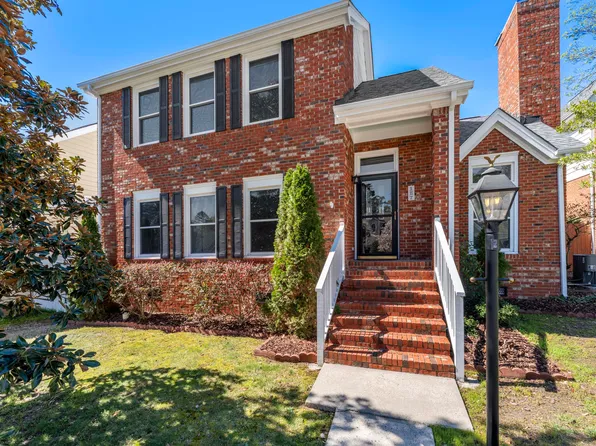 107 Crestpoint Ct, Cary, NC 27513