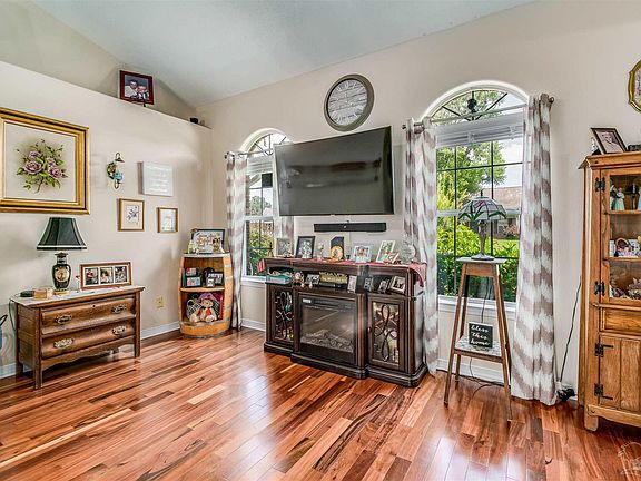5th image of 341 Hilburn Pl