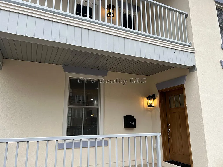 709 Webster St — Photo 3