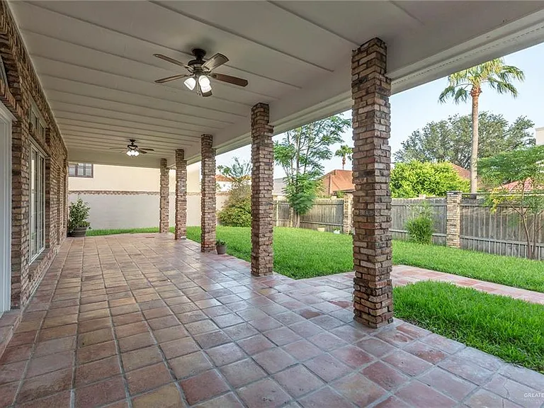 2110 Pecos St — Photo 15