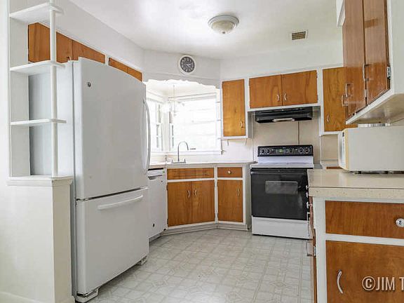 4th image of 1704 Woodcliff Ave SE
