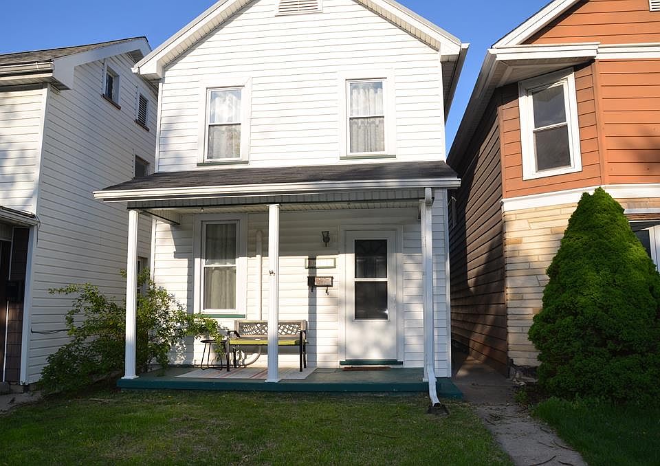 1st image of 1425 Moore St