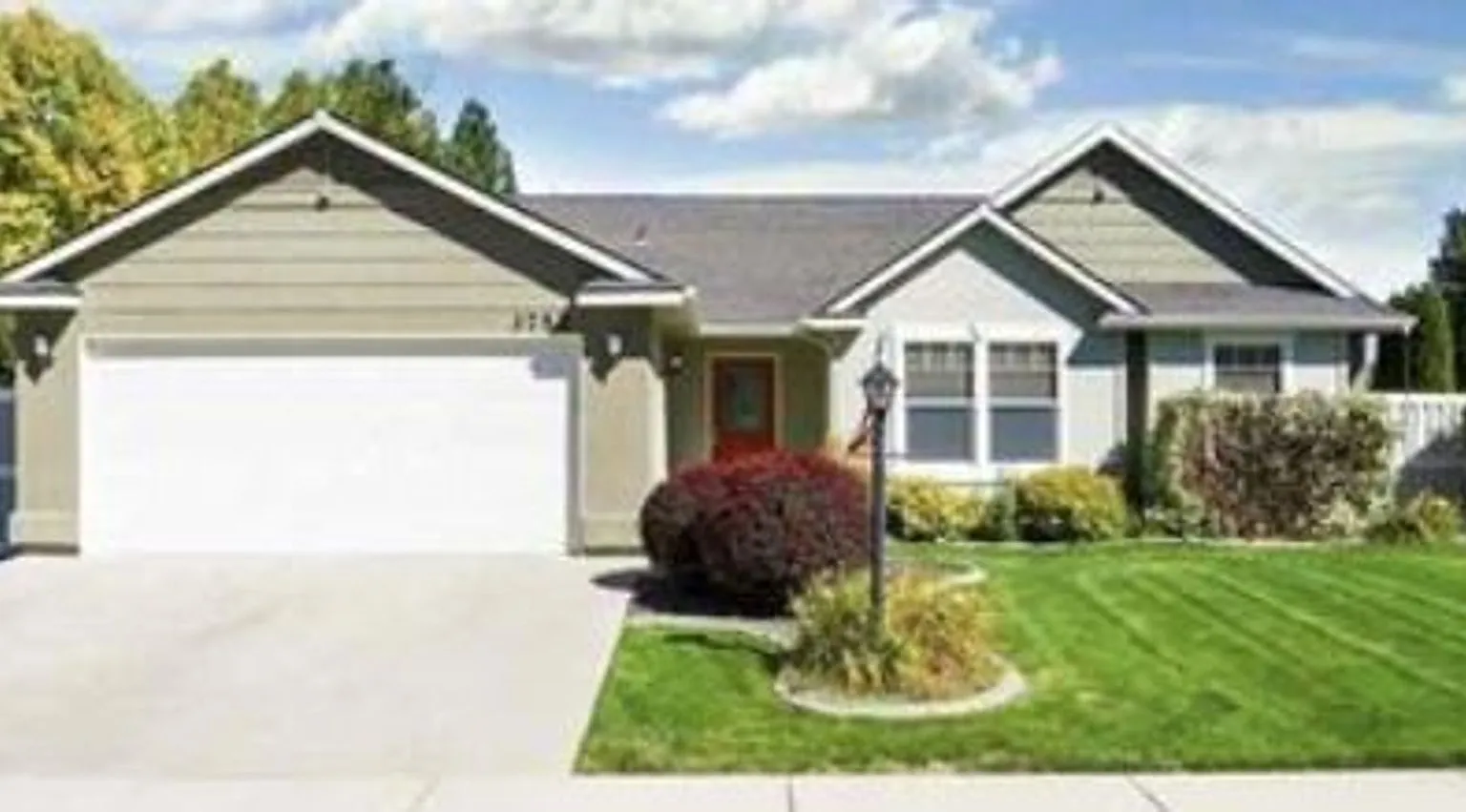 3 bedroom, 2 bath near Settlers Park — Photo 1