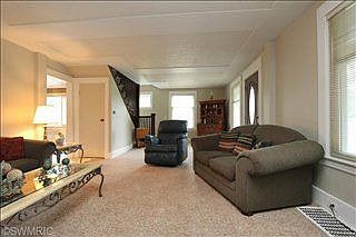 3rd image of 3752 Coit Ave NE