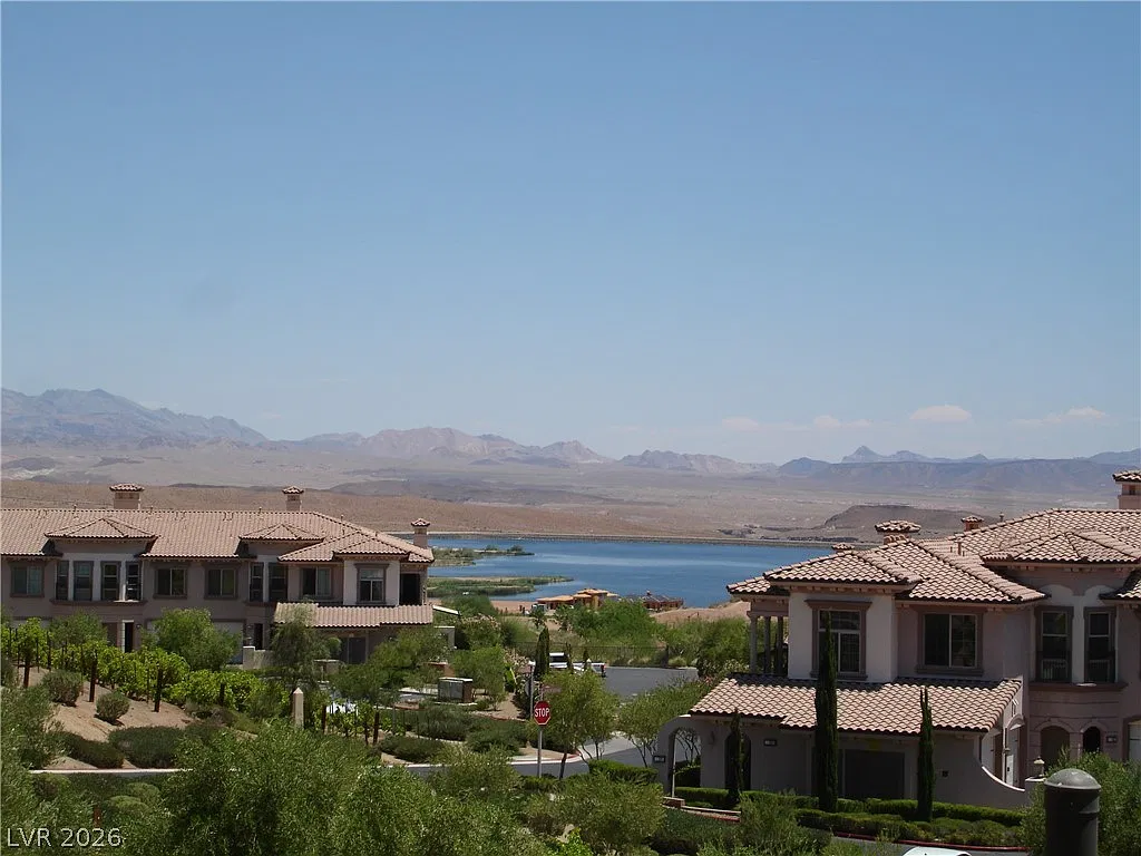 2 bed, 2.0 bath, 1265 sqft, $2,650 — Photo 2