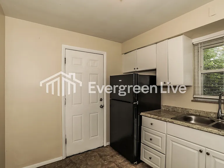 1226 Toluca Ct — Photo 7