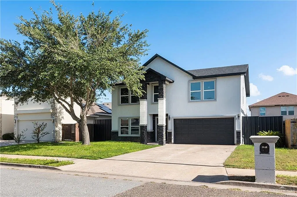 4 bed, 2.5 bath, 2775 sqft, $2,600 — Photo 2