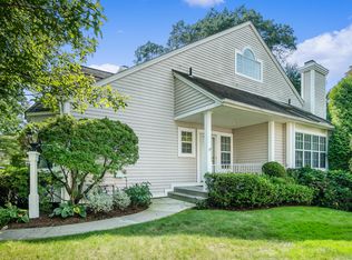 11 Scenic Ln, Yonkers, NY 10710