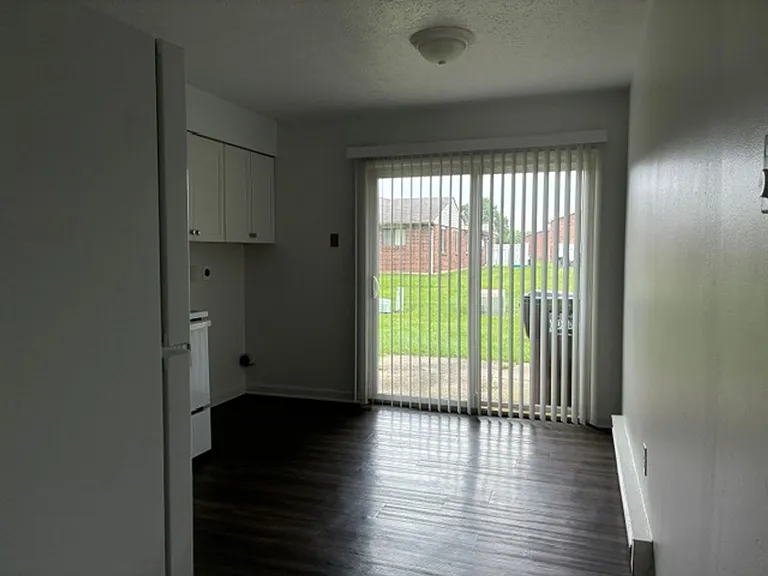 Waynedale Circle Apartments — Photo 40
