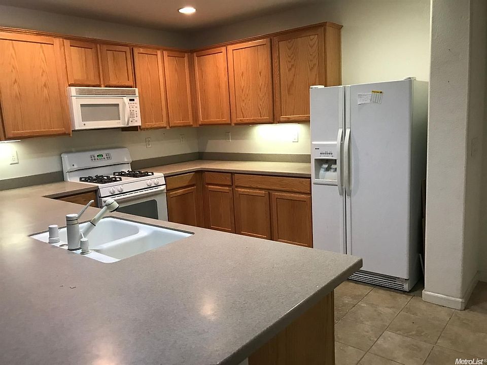 2nd image of 2411 Rose Arbor Dr
