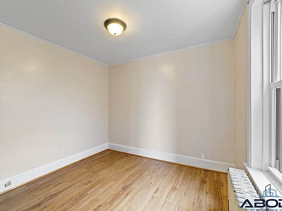 4th image of 115 Moffat St #1B