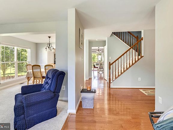 4th image of 208 Grafton Way NE