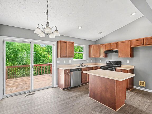 2nd image of 1616 Raintree Ct