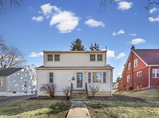115 N Park St, Westmont, IL 60559