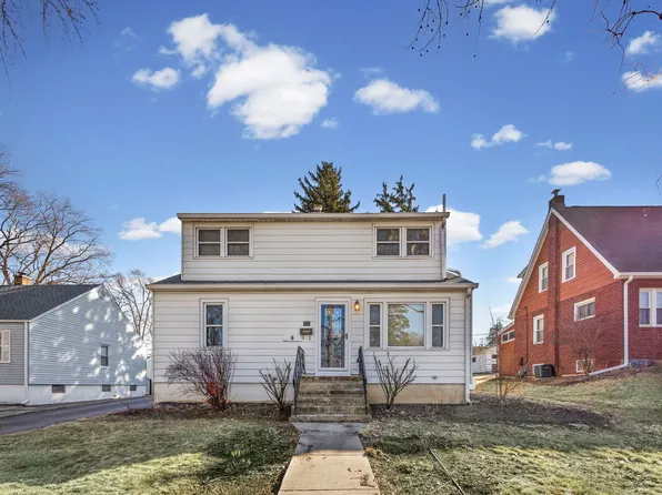 115 N Park St, Westmont, IL 60559