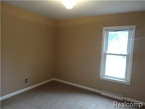 4th image of 5918 Kinmore Ave