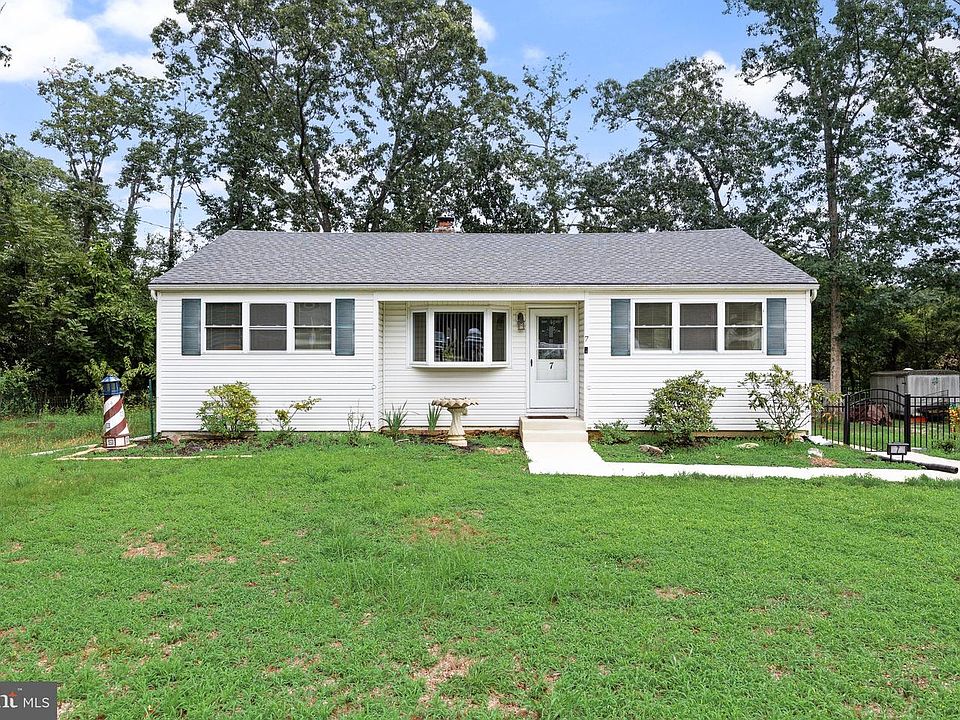 1st image of 7 Lippincott Ave