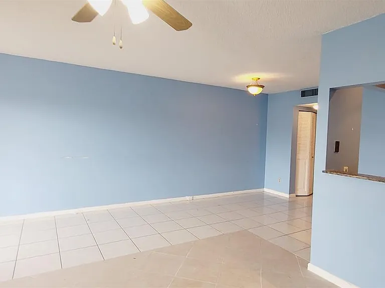 534 Mansfield M #534 — Photo 4
