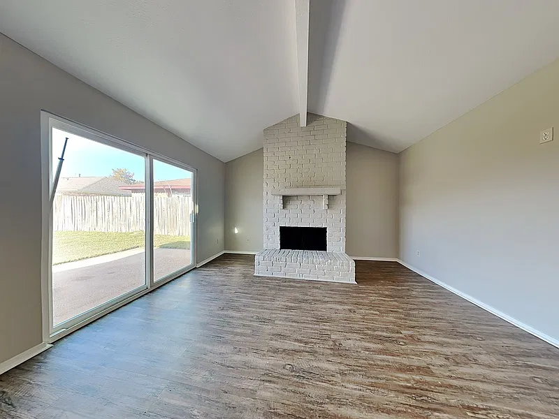 3 bed, 2.0 bath, 1625 sqft, $1,775 — Photo 2