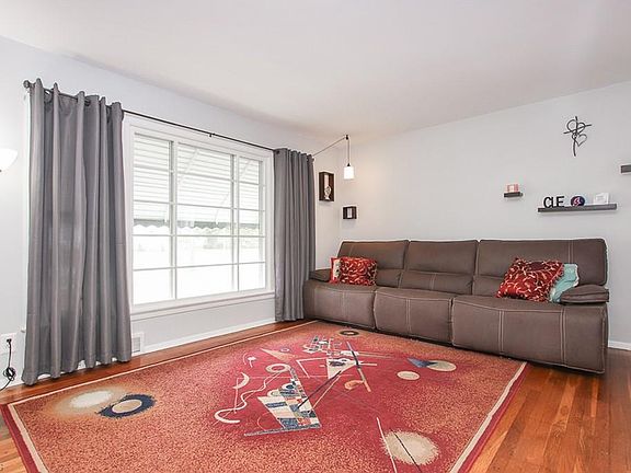 3rd image of 31421 Willowick Dr