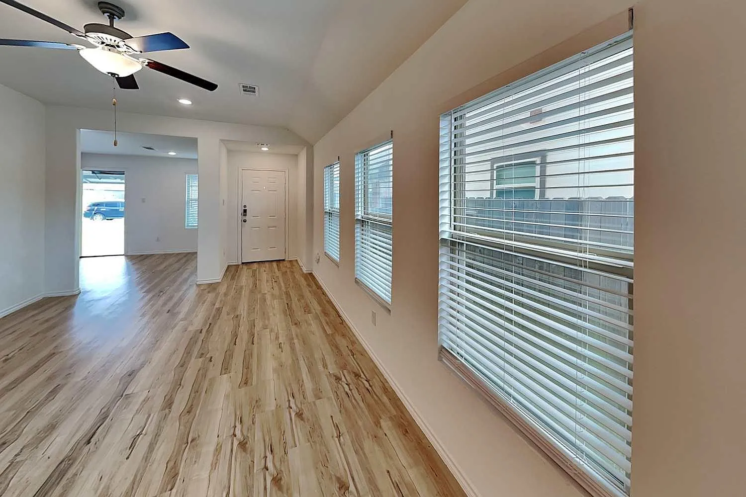 3 bed, 2.0 bath, 1200 sqft, $1,575 — Photo 2